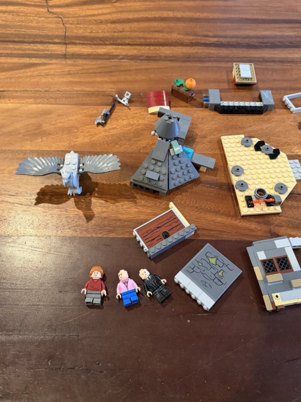 LEGO Harry Potter Minifigure & Accessory Lot Hagrid’s Hut Incomplete